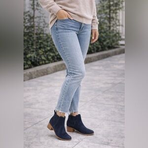 Toms Navy Blue Suede Ankle Boots – Block Heel Chelsea Style  7.5 US / 38 EU